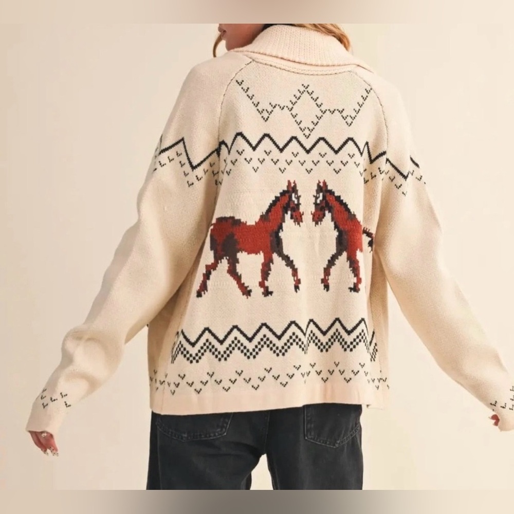 LASSO ME IN HORSE CARDIGAN - IVORY
